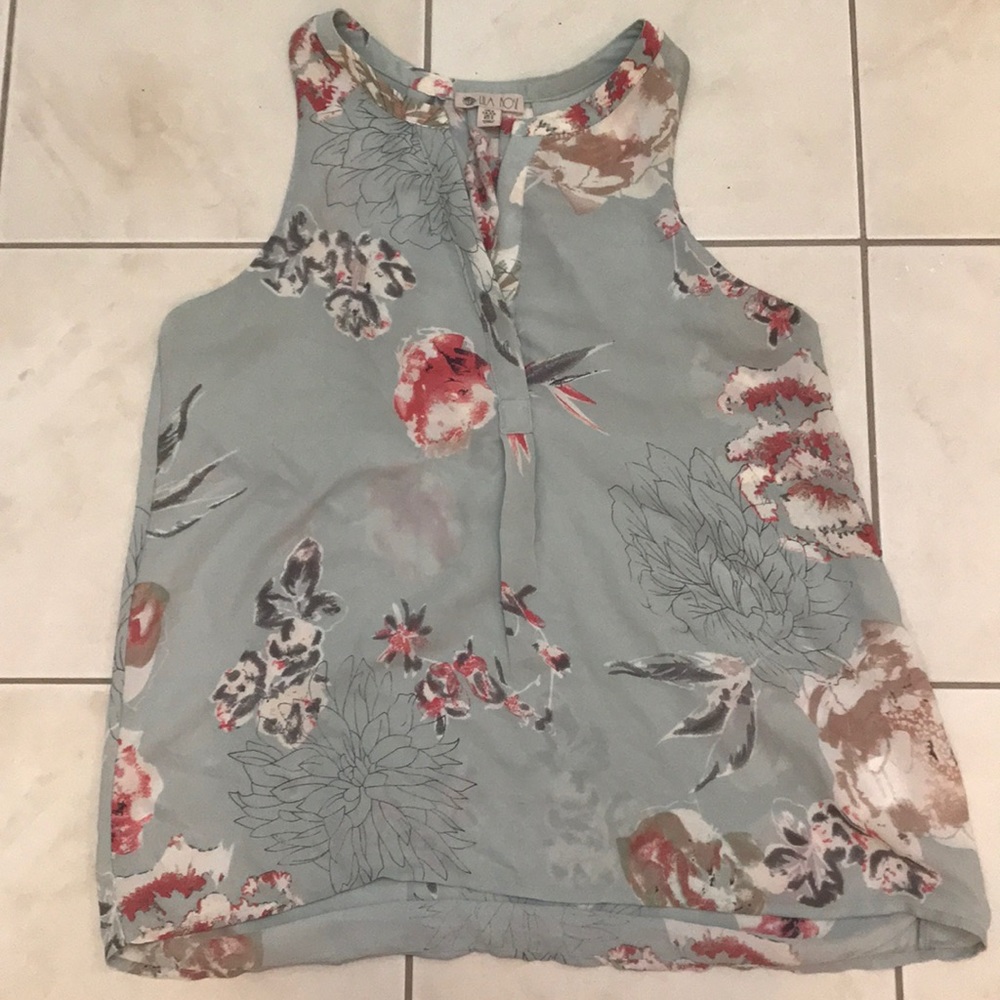 Sleeveless blouse size small Lila rose